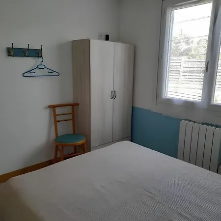 Entre Les Pins Et La